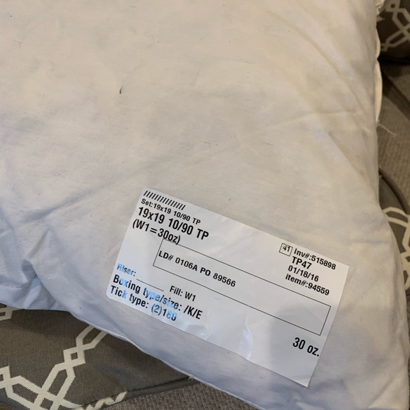 Pillow covers - Wesley Hall upholstery - Picture 4 of 4